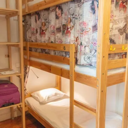 Nest House * 리스본