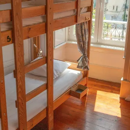 Nest House * 리스본
