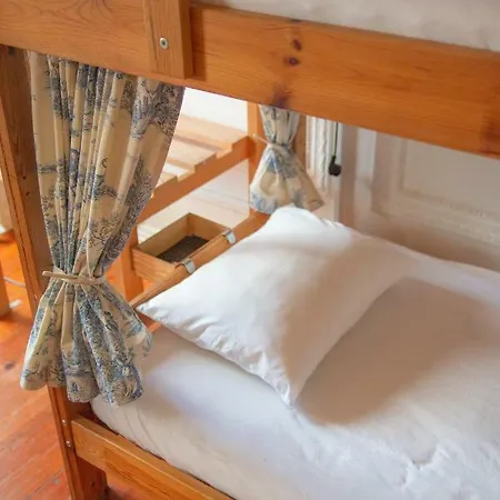 Hostel Nest House *