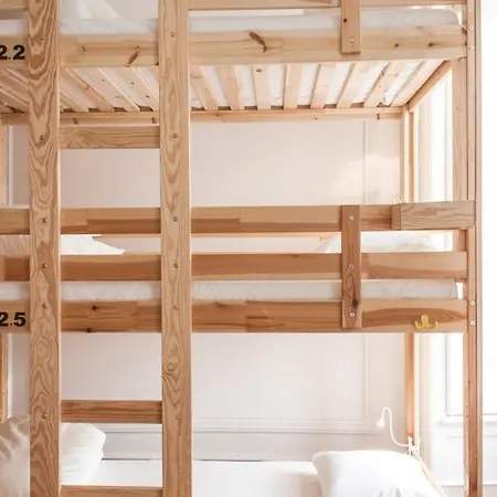 Albergue Nest House *