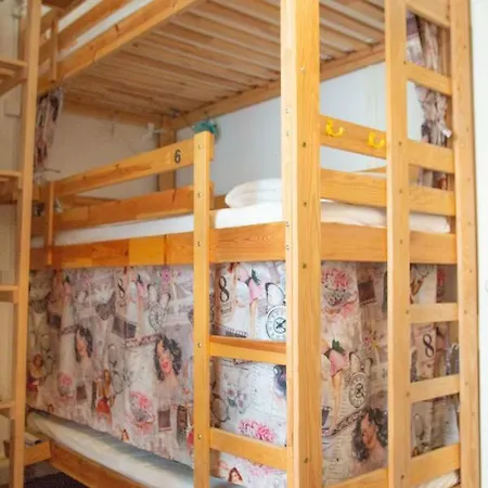 Nest House Albergue *