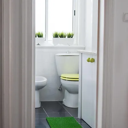 אכסניה Nest House *