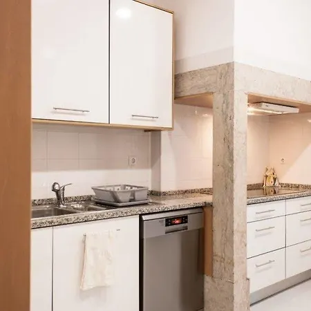 אכסניה Nest House