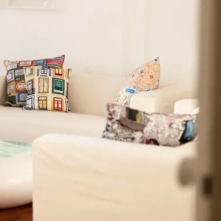 אכסניה Nest House
